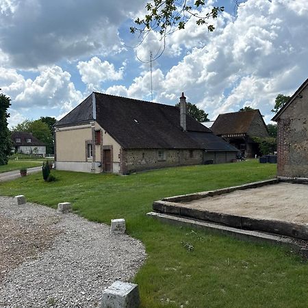 Gite A La Ferme De Sainte Radegonde Lanneray Bagian luar foto