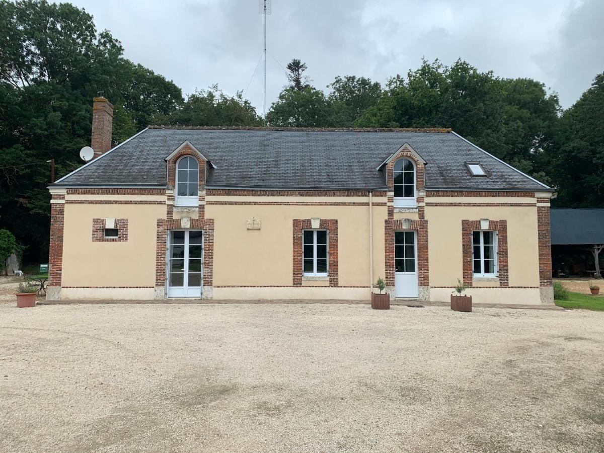 Gite A La Ferme De Sainte Radegonde Lanneray Bagian luar foto