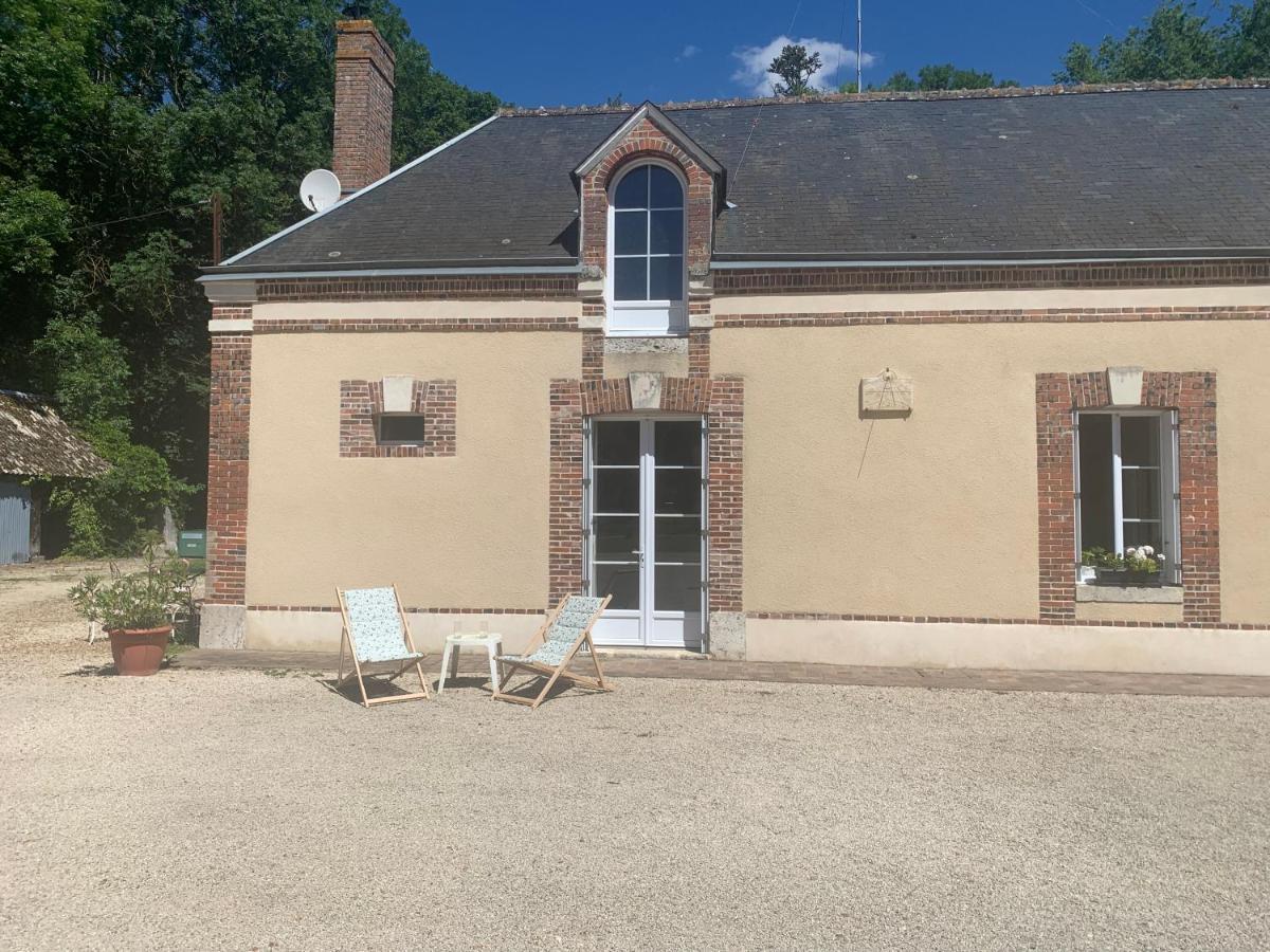 Gite A La Ferme De Sainte Radegonde Lanneray Bagian luar foto